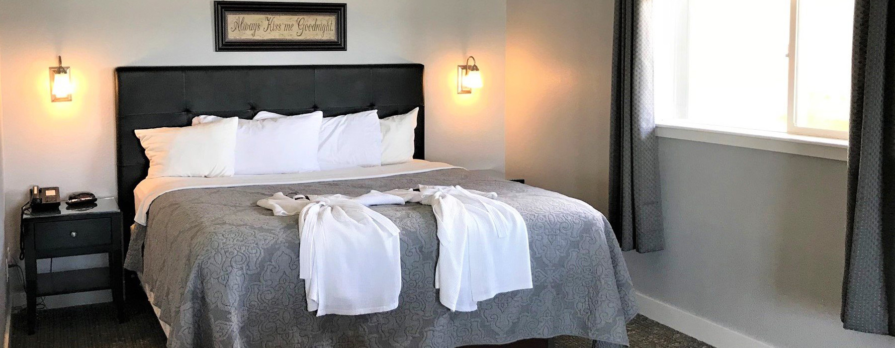 Rooms of Beachfront Manor